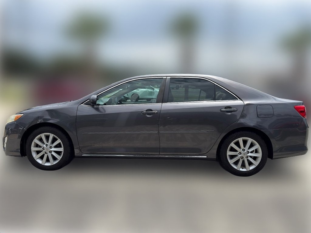 Used 2014 GRAY Toyota XLE image 3