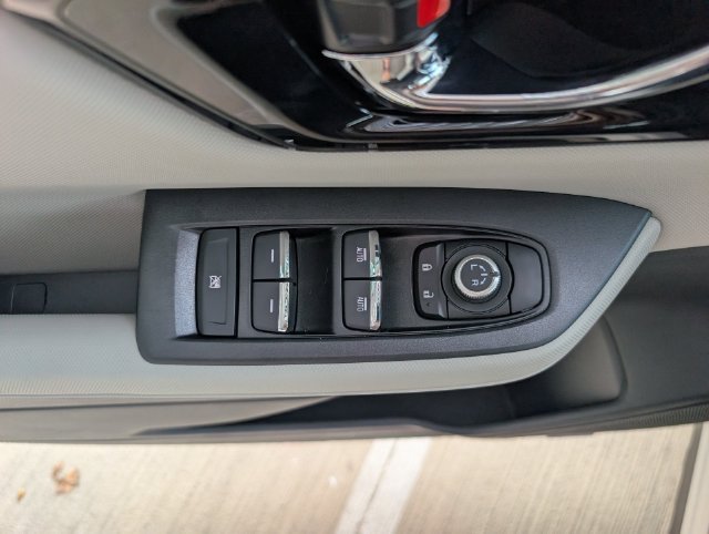 New 2026 CRYSTAL WHITE PEARL Subaru Limited Hybrid image 15