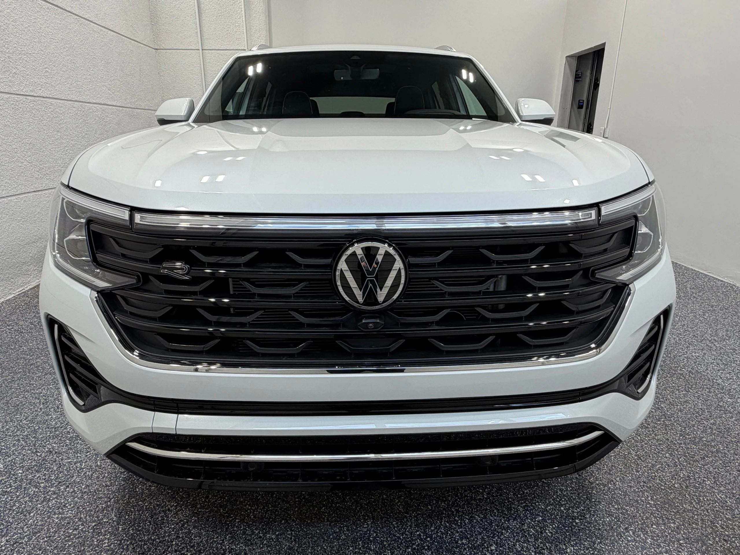 New 2026 White Volkswagen 2.0T SEL Premium R-Line image 10