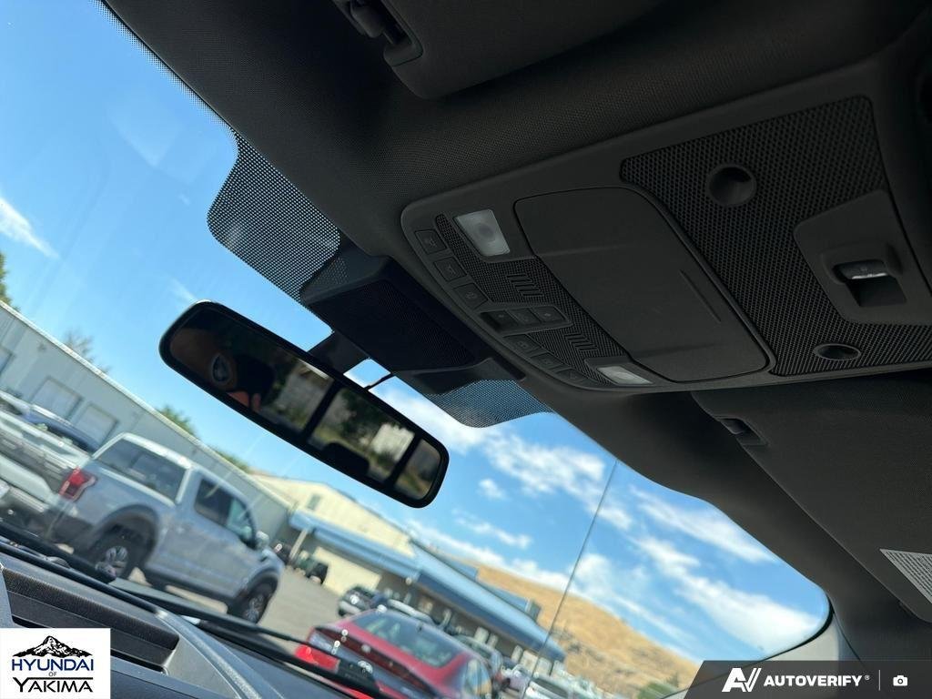 Used 2019  Ford LARIAT image 21