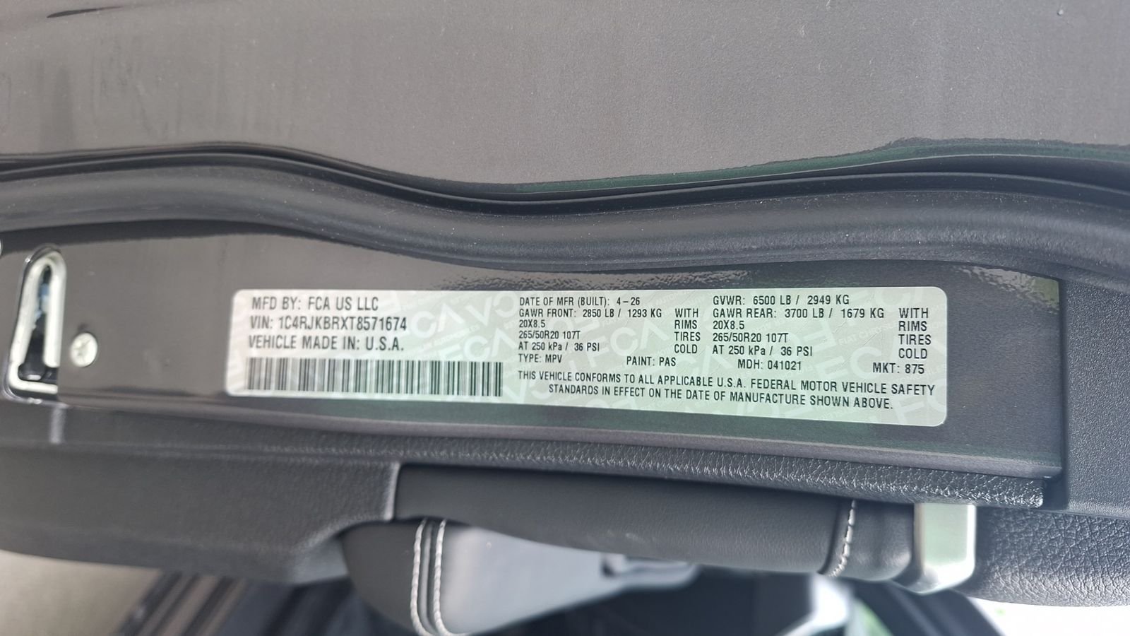 New 2026 Baltic Gray Metallic Clear-Coat Exterior Paint Jeep Limited image 28