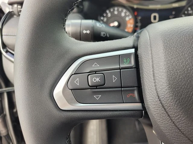 New 2026 Diamond Black Crystal Pearlcoat Jeep Latitude image 28