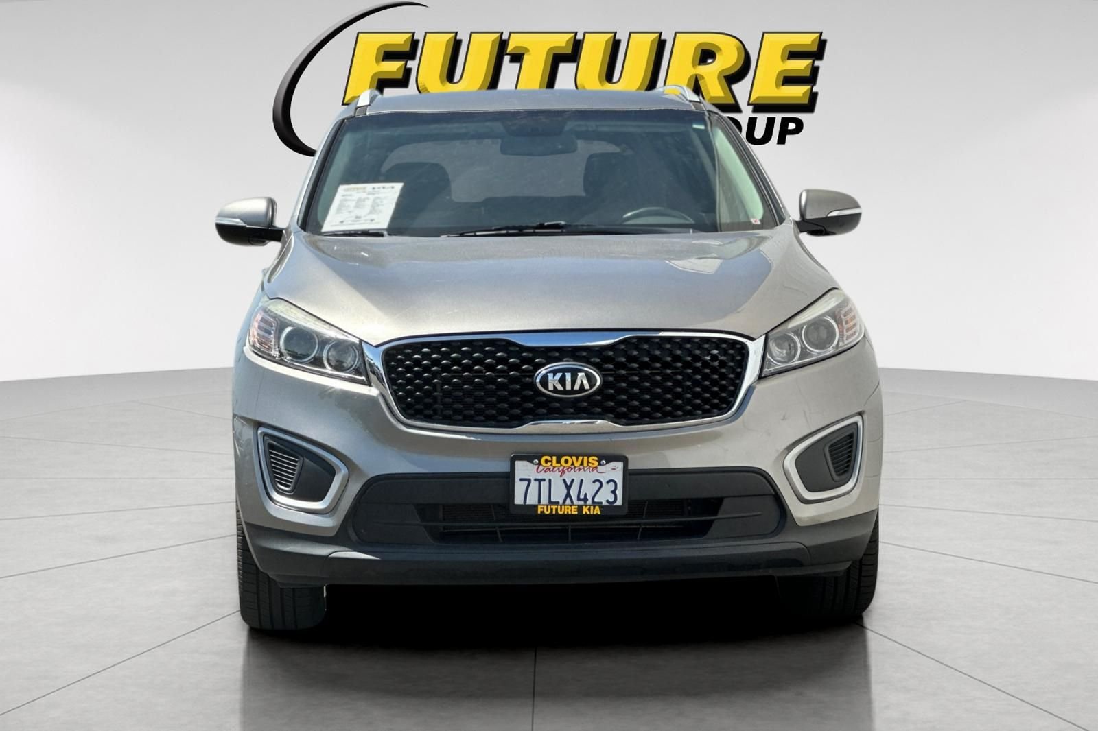 Used 2017 Silver Kia LX image 9