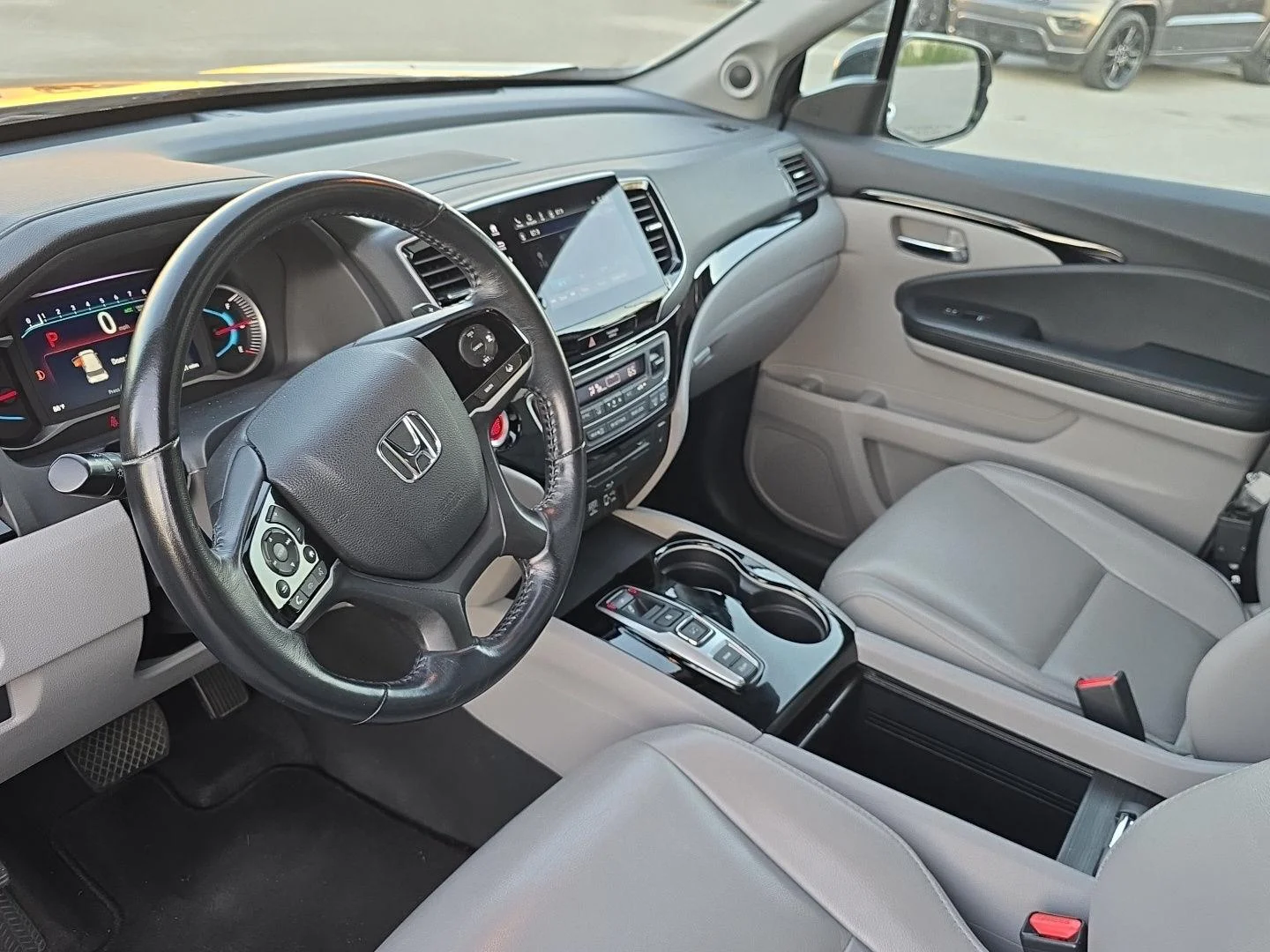 Used 2019 Crystal Black Pearl Honda Touring w/Rear Captain