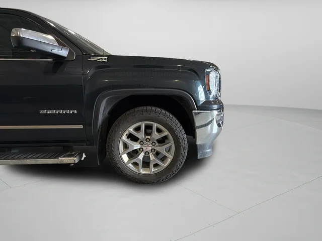 Used 2018 Gray GMC SLT image 33