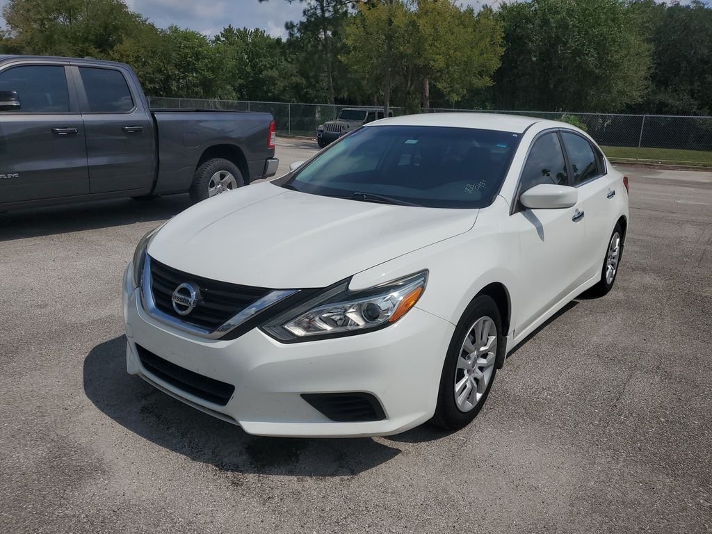 Used 2017 White Nissan 2.5 S image 2