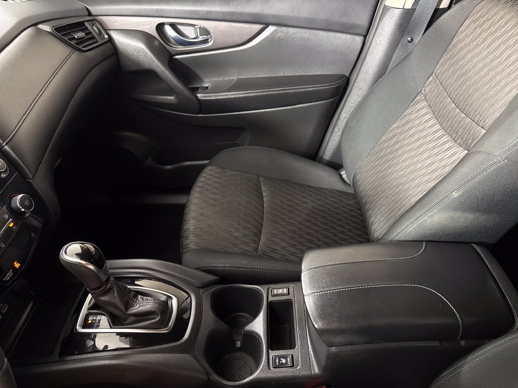 Used 2019 Silver Nissan S image 19