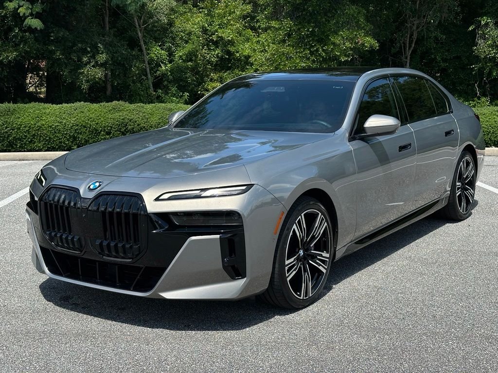 2023 BMW 7 Series 740i's photo