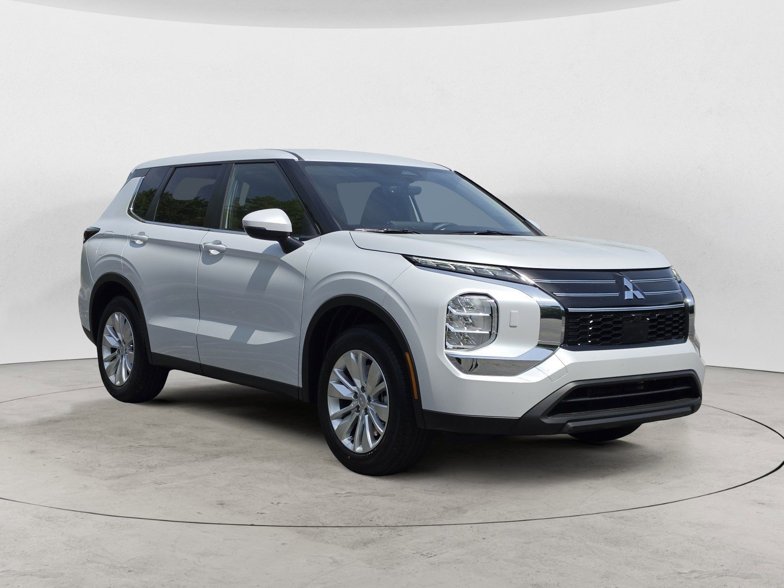 New 2026 White Mitsubishi ES image 2