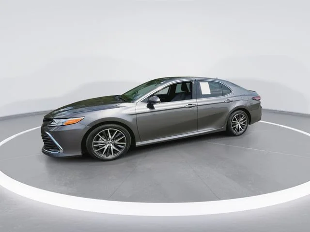 Used 2024  Toyota XLE image 5