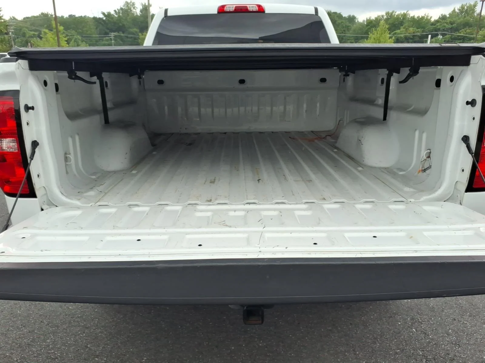 Used 2018 Summit White Chevrolet LT image 29