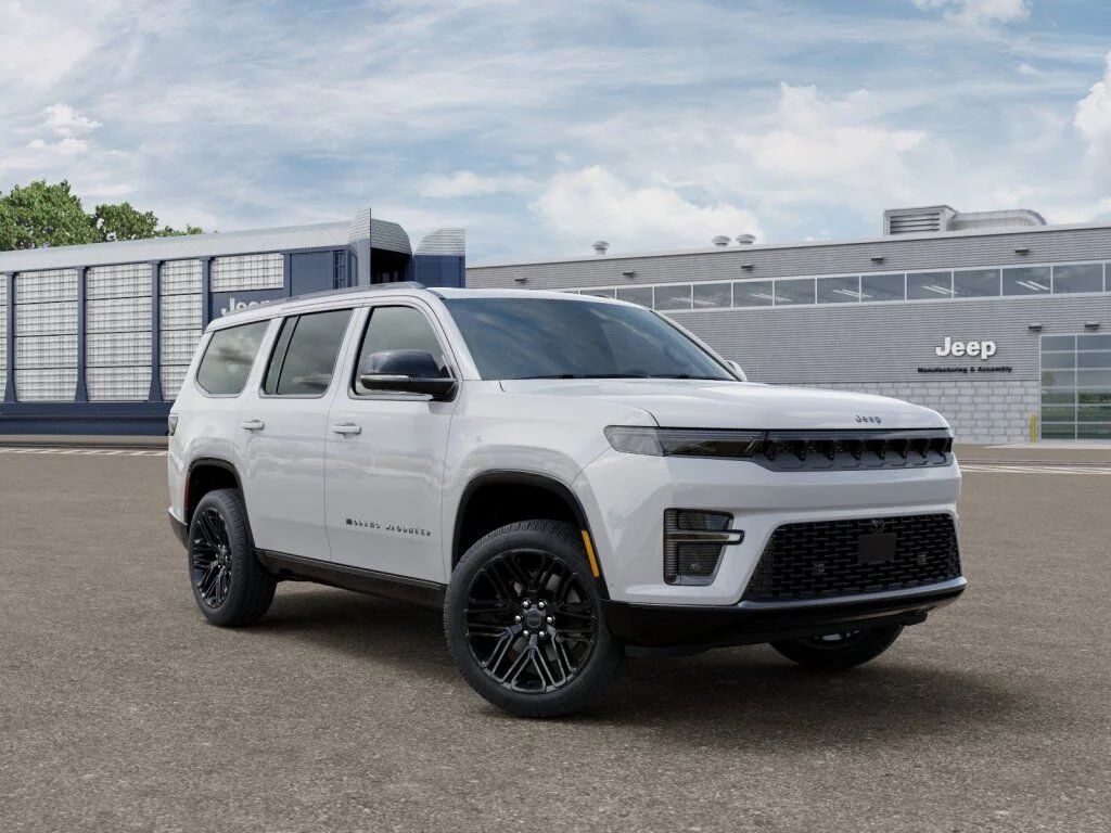 New 2026 Bright White Clear-Coat Exterior Paint Jeep Limited Reserve image 5