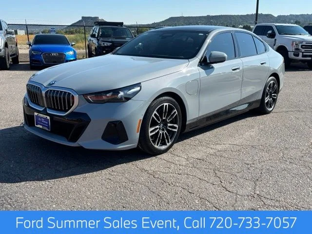 Used 2026 Gray BMW 550e xDrive image 1