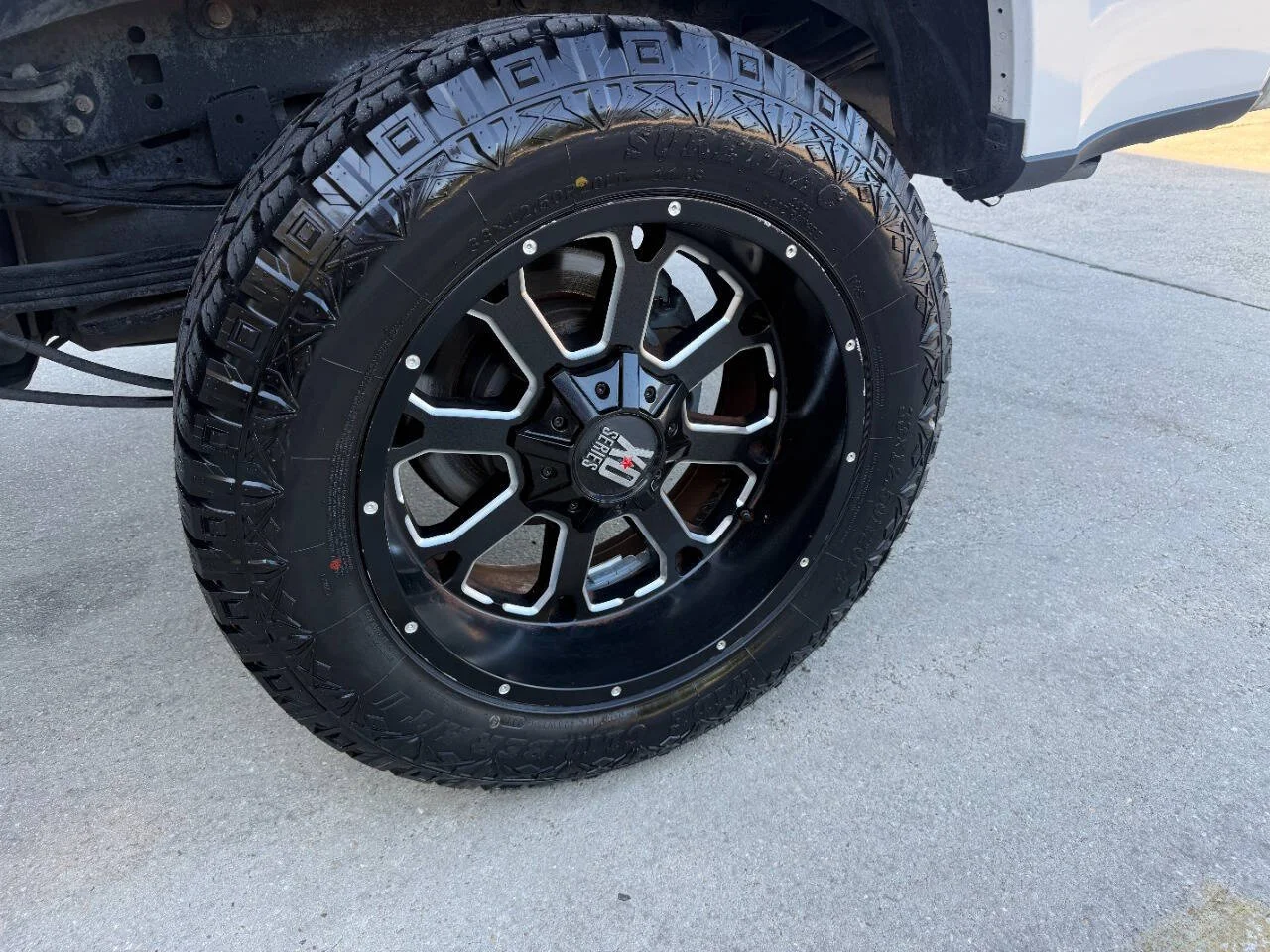 Used 2018 Off White Ford Limited 4x4 4dr Crew Cab 6.8 ft. SB SRW Pickup image 10
