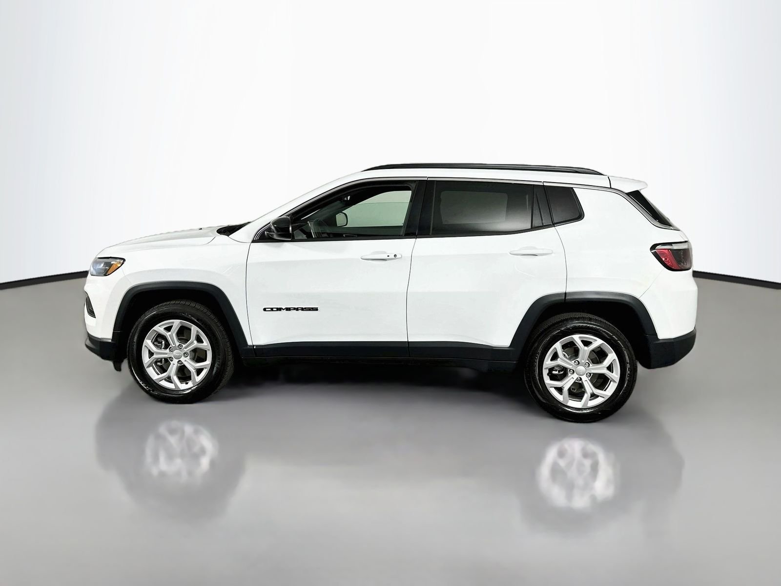 Used 2024 Bright White Clearcoat Jeep Latitude image 5