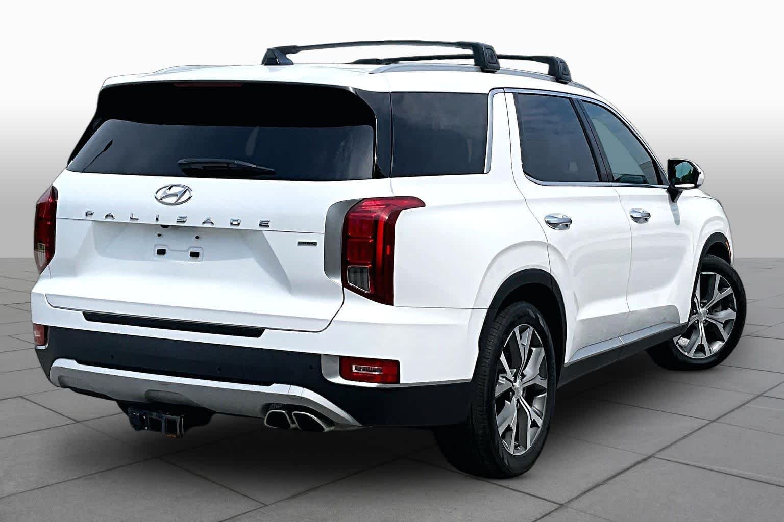 Used 2022 Hyper White Hyundai SEL image 13
