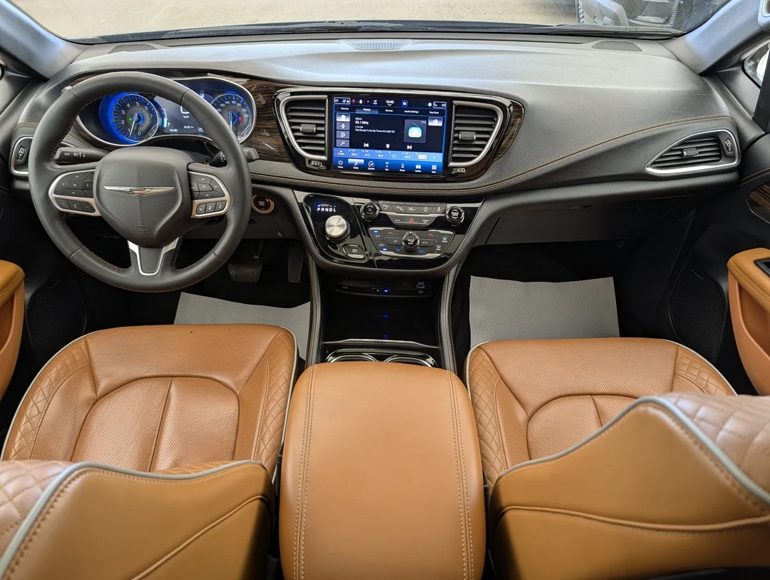 Certified Used 2023 Grey Chrysler Pinnacle - - AWD - 360 Camera - Premium Leather - Amazon Fire - Heated Seats - Remote Start & More! image 27