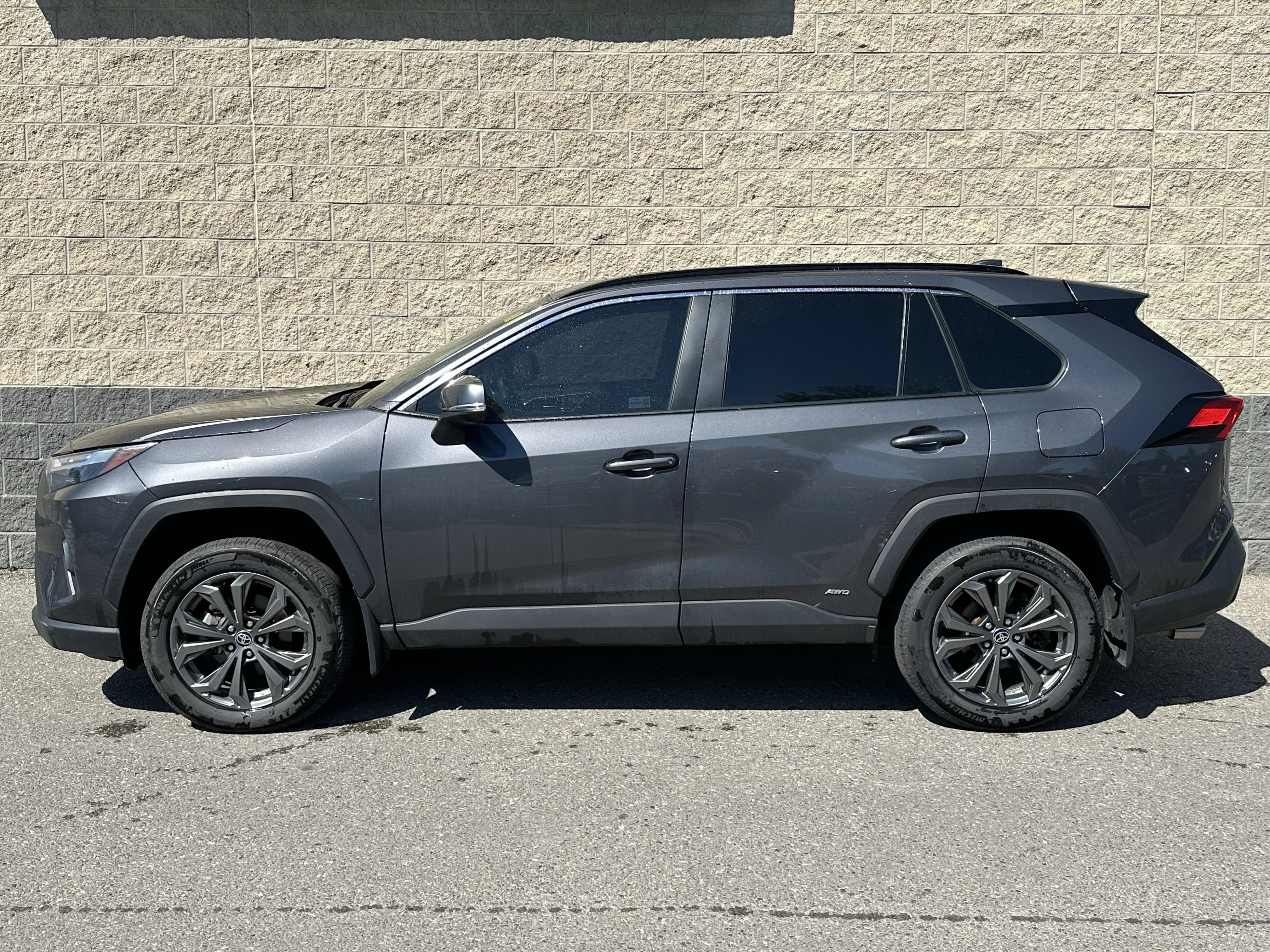 Certified Used 2025  Toyota Hybrid XLE image 3