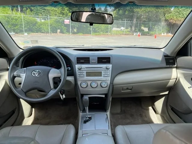 Used 2010  Toyota LE image 9