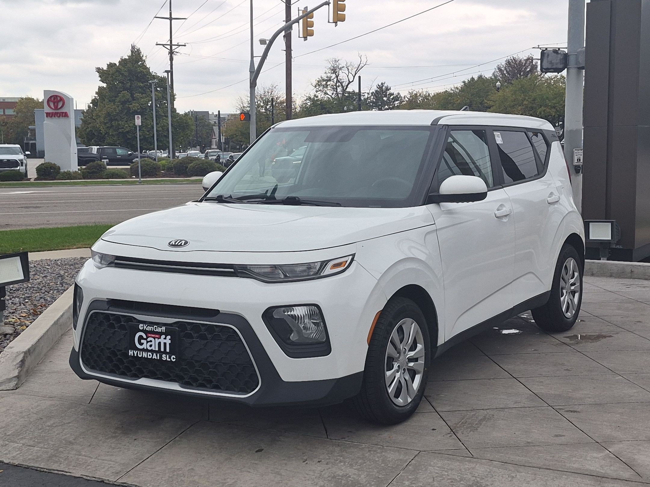 Used 2021 Snow White Pearl Kia LX image 8