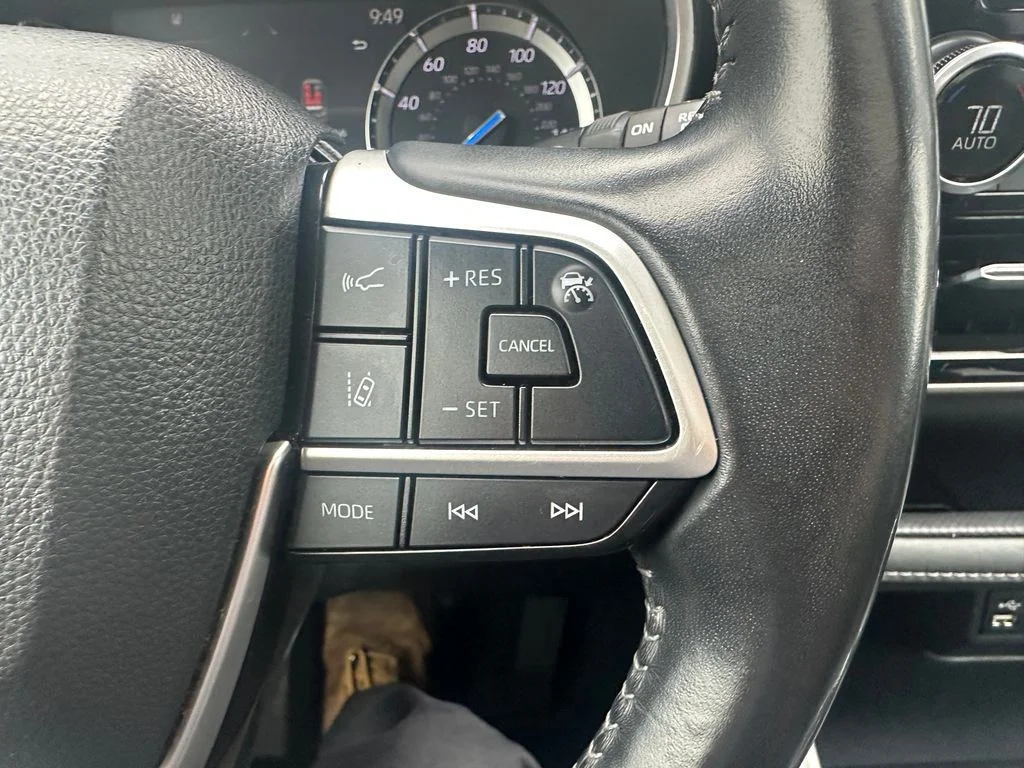 Used 2022 Gray Toyota XLE image 22