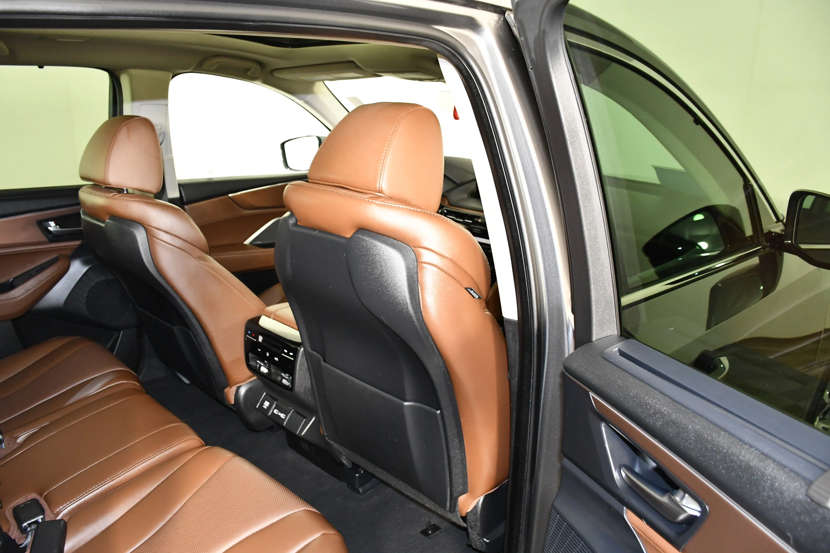 Certified Used 2024 Liquid Carbon Metallic Acura w/Technology Package image 44