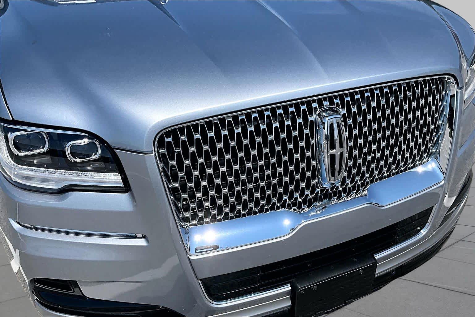 Used 2024 Silver Radiance Lincoln Reserve image 30