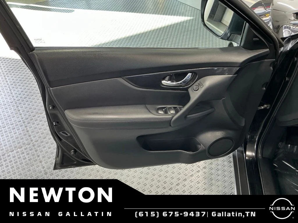 Used 2018 Magnetic Black Nissan S image 35