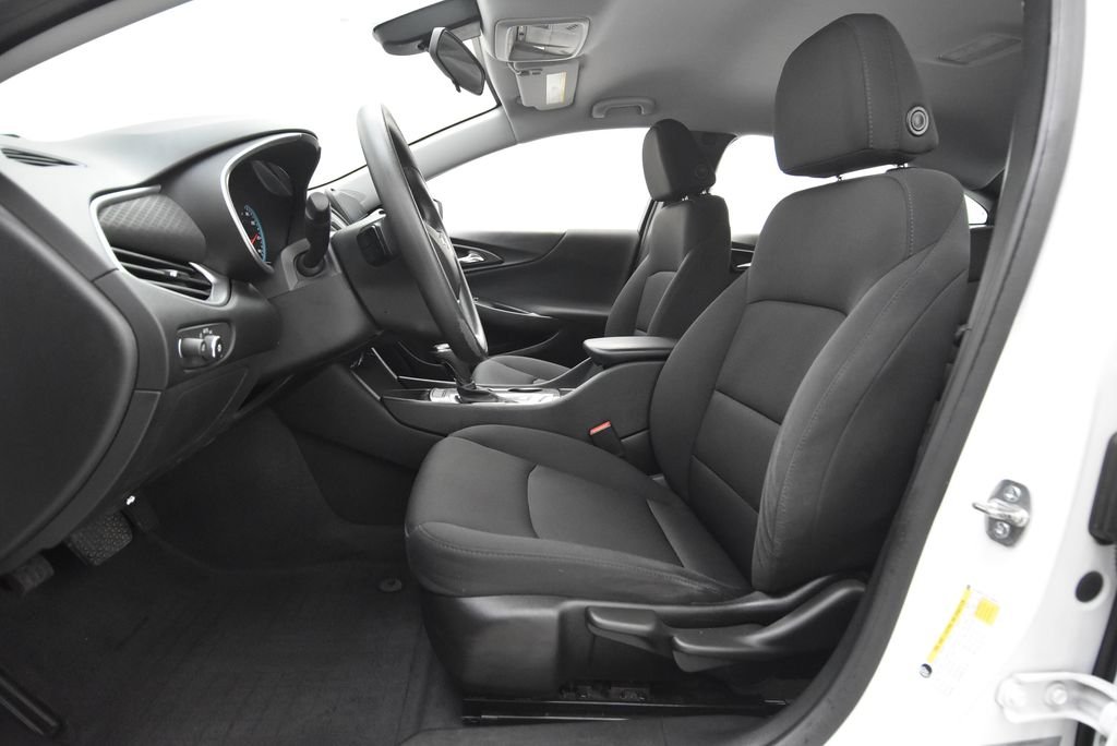 Used 2019 Summit White Chevrolet LS image 24