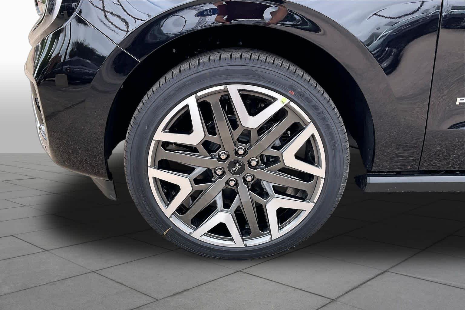 New 2026 Agate Black Metallic Ford MAX Platinum® image 11