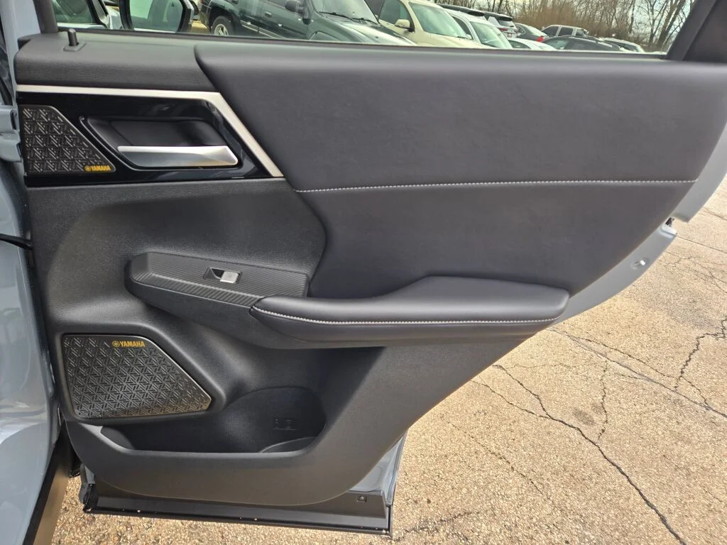 New 2026 Gray Mitsubishi SE image 9