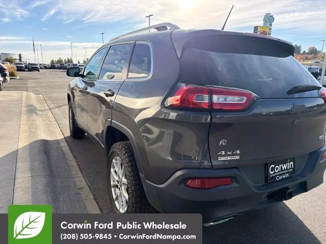 Used 2015 Gray Jeep Latitude image 7