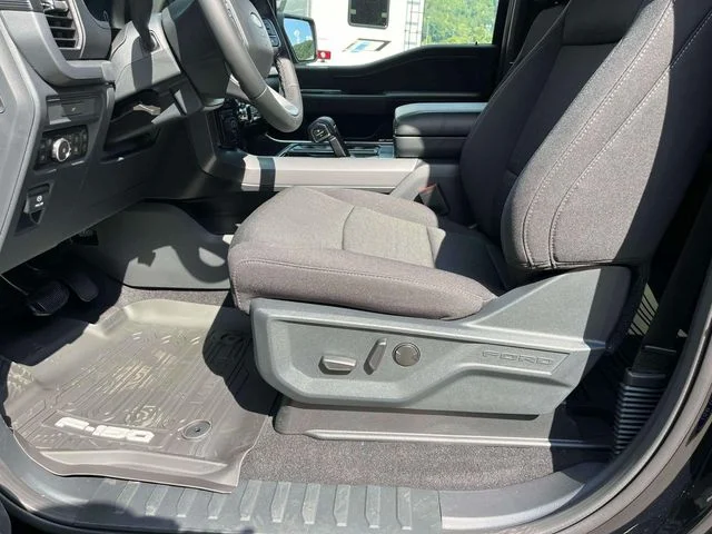 New 2026 Agate Black Metallic Ford XLT image 21