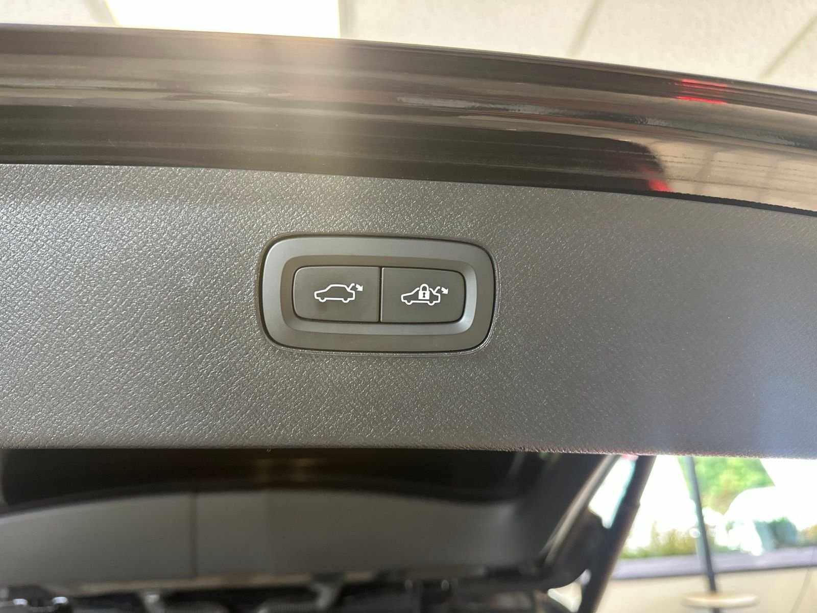 Used 2021  Volvo T6 Inscription image 23