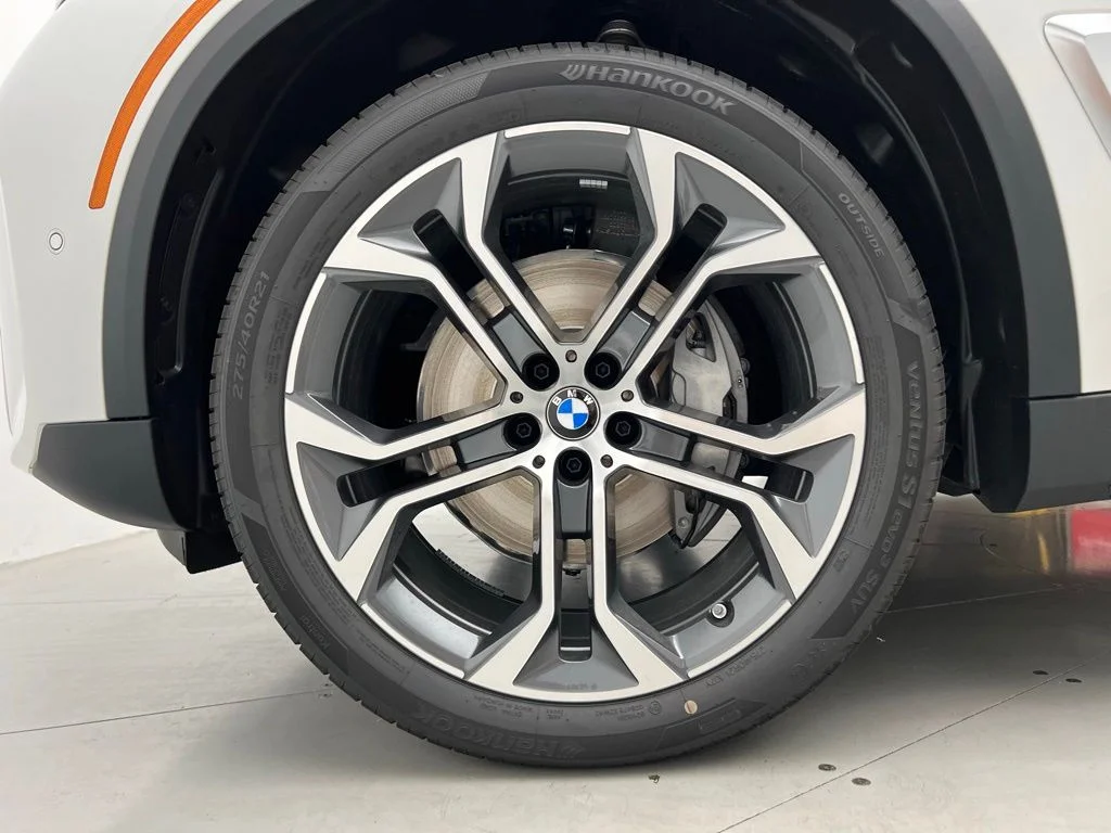 New 2026 Mineral White Metallic BMW xDrive40i image 22