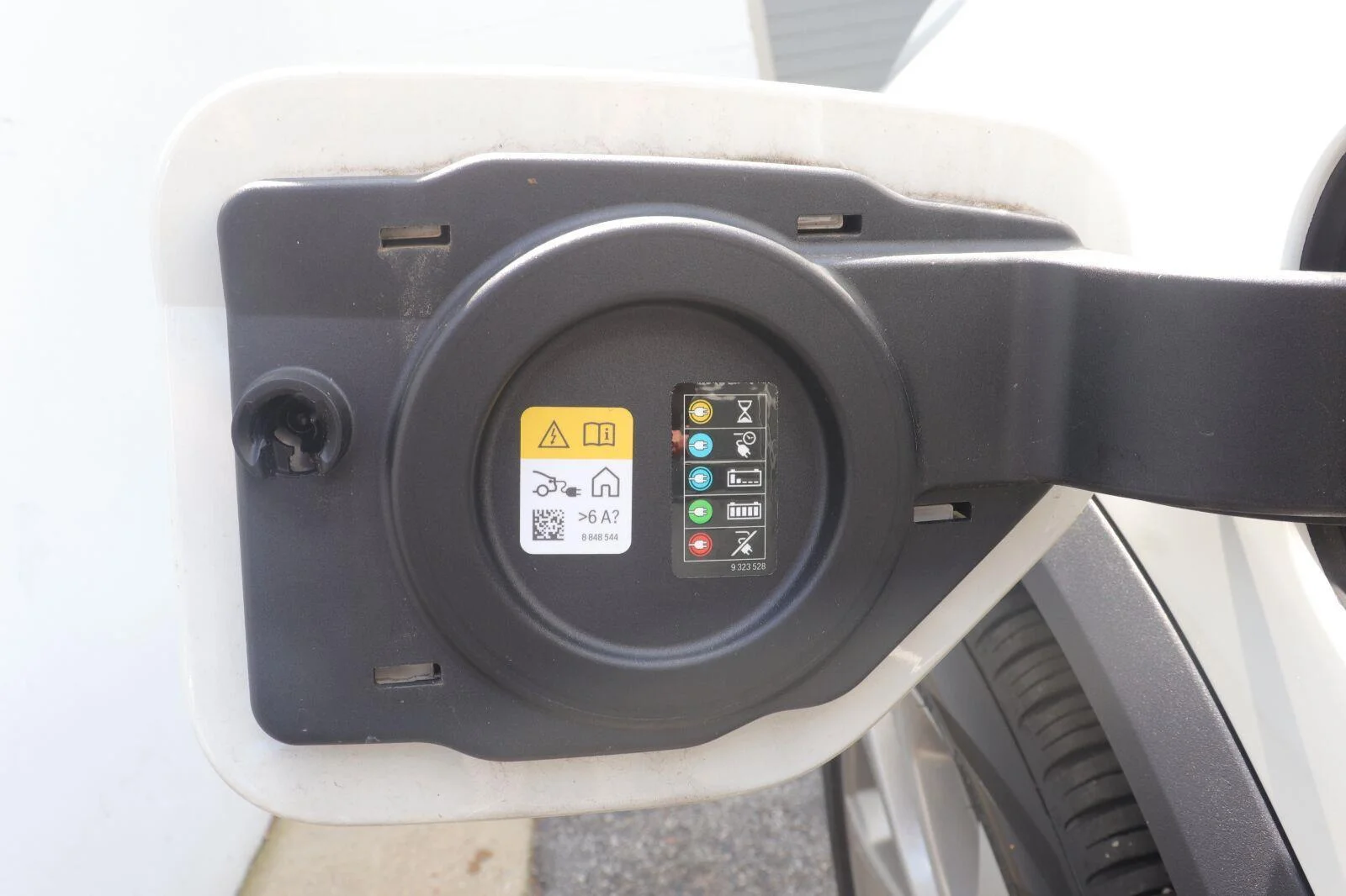 Used 2024 Alpine White BMW xDrive50e image 9