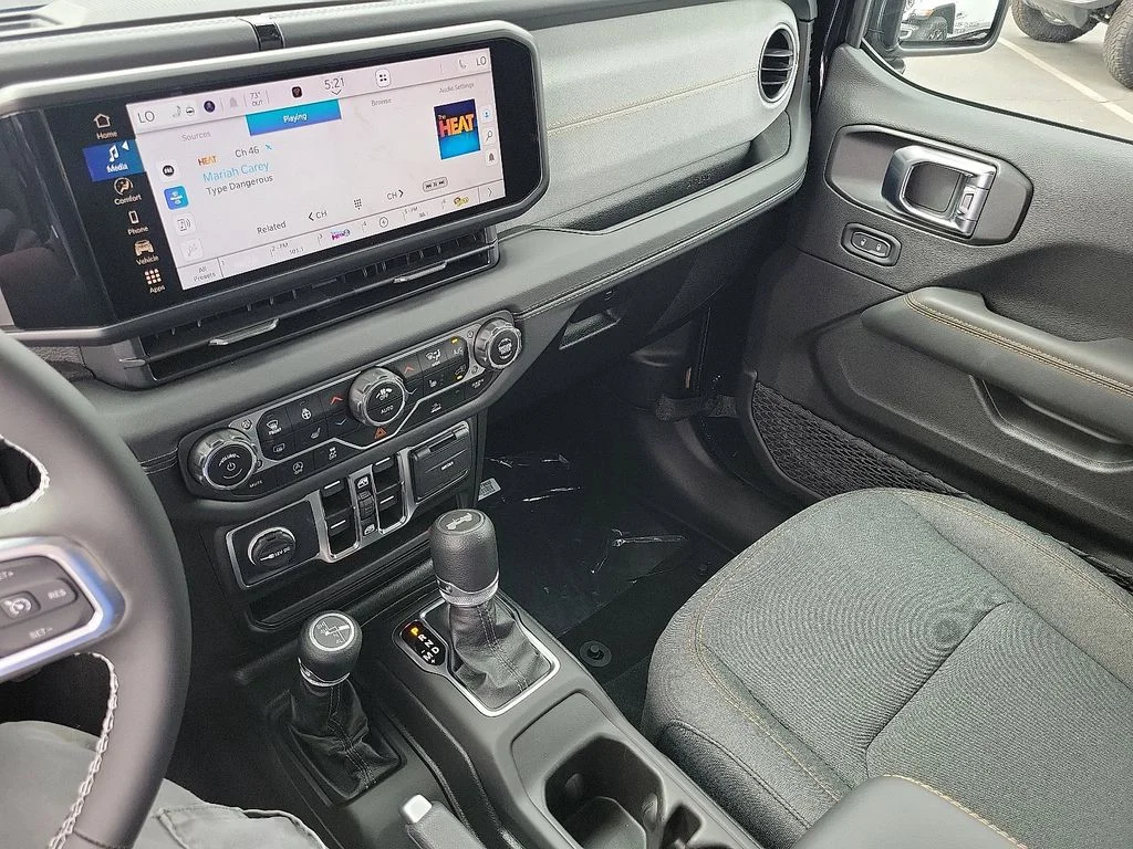 2025 Jeep Wrangler 4-Door Sahara - Photo 12