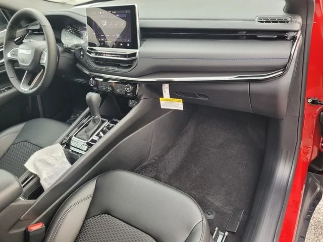 New 2026 Red Hot Pearlcoat Jeep Latitude image 16