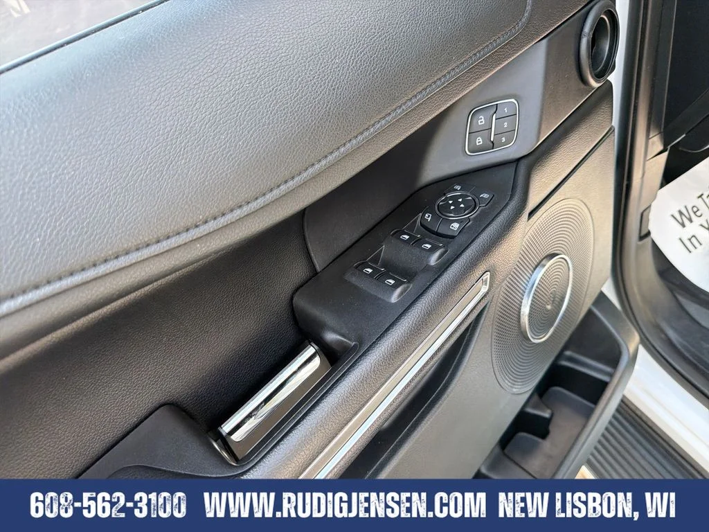 Used 2021 White Ford XLT image 11