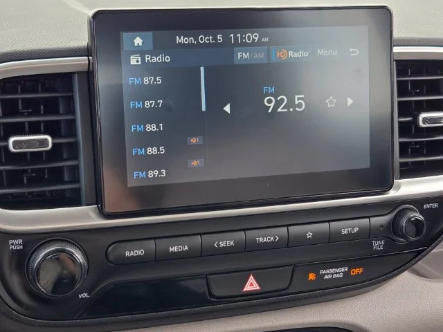 Used 2025 Gray Hyundai SEL image 26