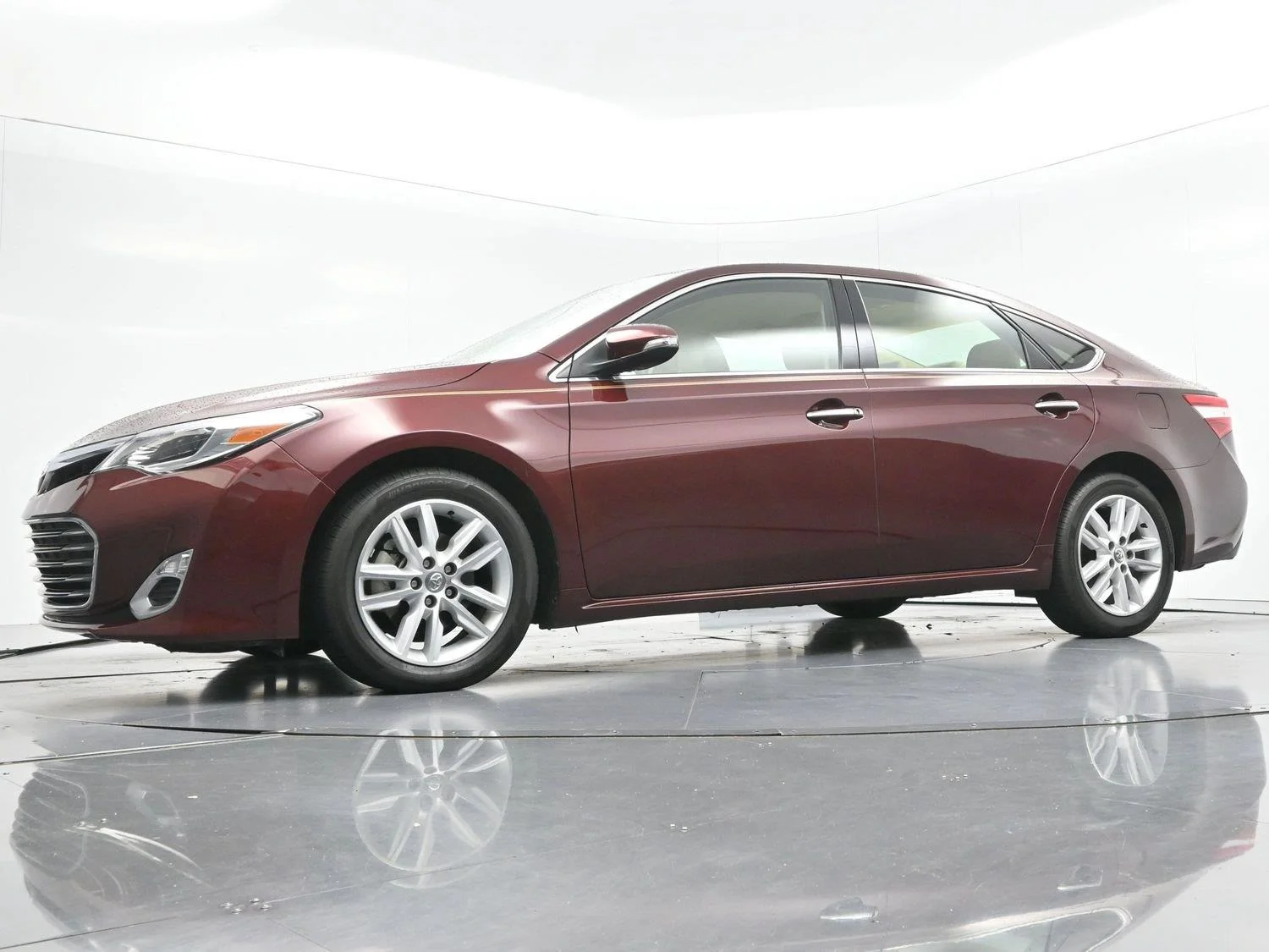 Used 2015 Ooh La La Rouge Mica Toyota XLE image 42