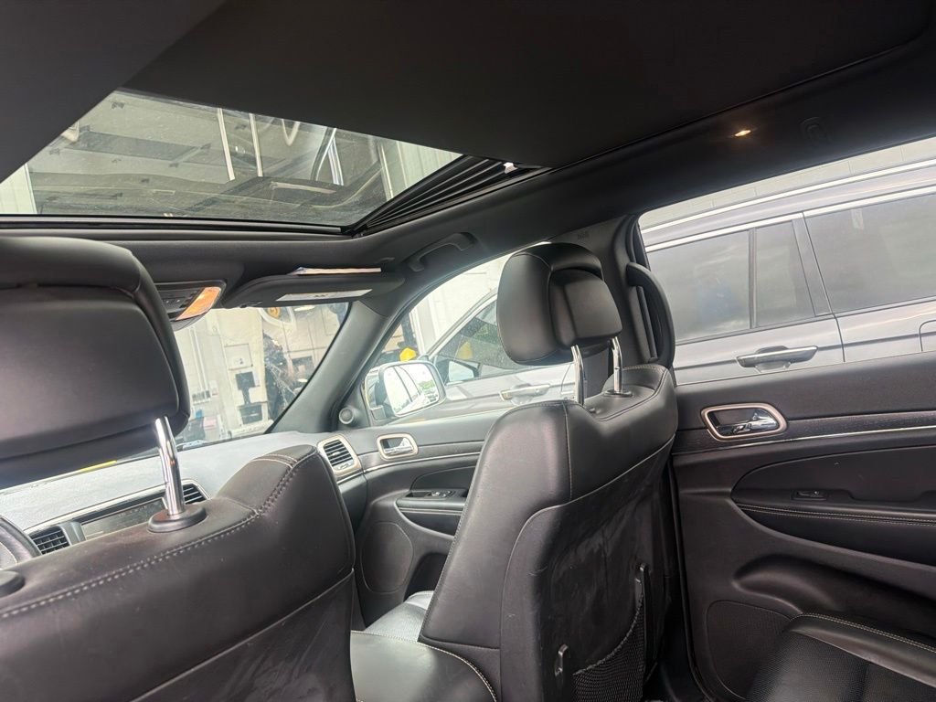Used 2017 Silver Jeep Limited image 13