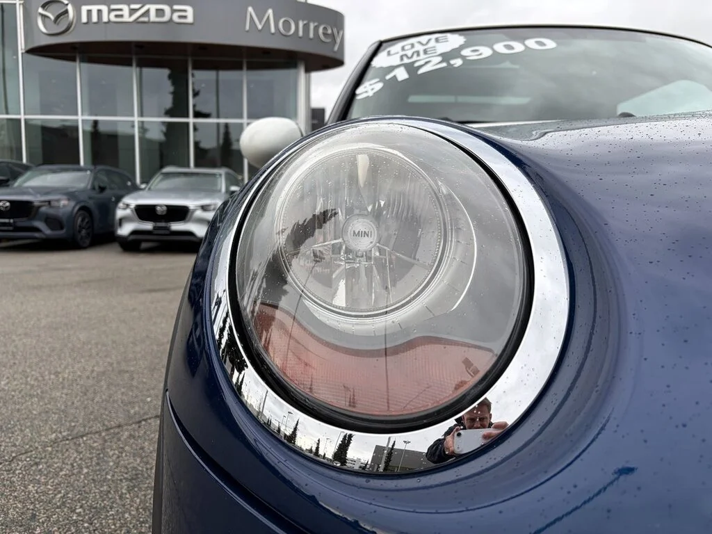 Used 2018  MINI 3 Door Great price,Fun to drive,Financing availa image 3