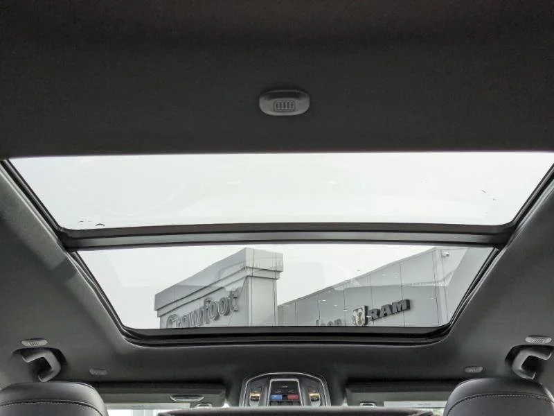 New 2025 White Jeep Limited - - Second row heated seats - Dual Pano Sunroof - Int FAM CAM - Black App Pkge & tons more image 26