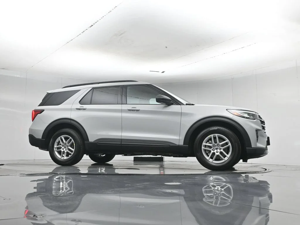 New 2027 Avalanche Gray Ford Active image 53