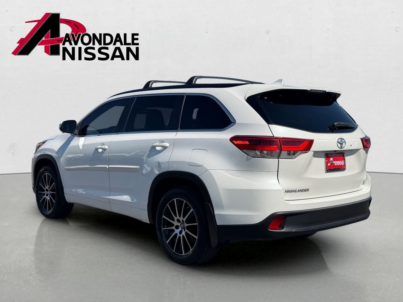 Used 2018 Blizzard Pearl Toyota SE image 4
