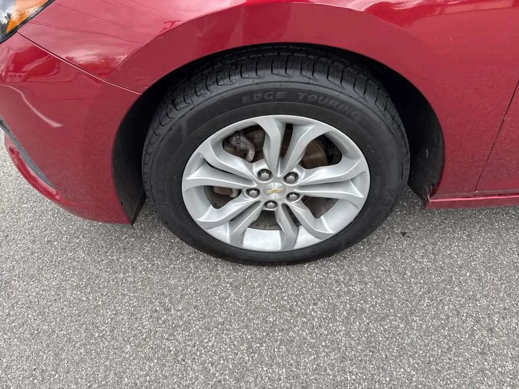 Used 2019 CAJUN RED TINTCOAT Chevrolet LT image 9