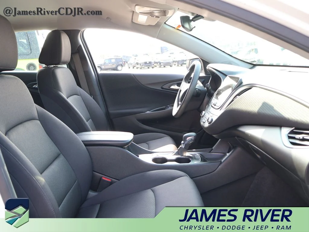 Used 2024 White Chevrolet LT image 9