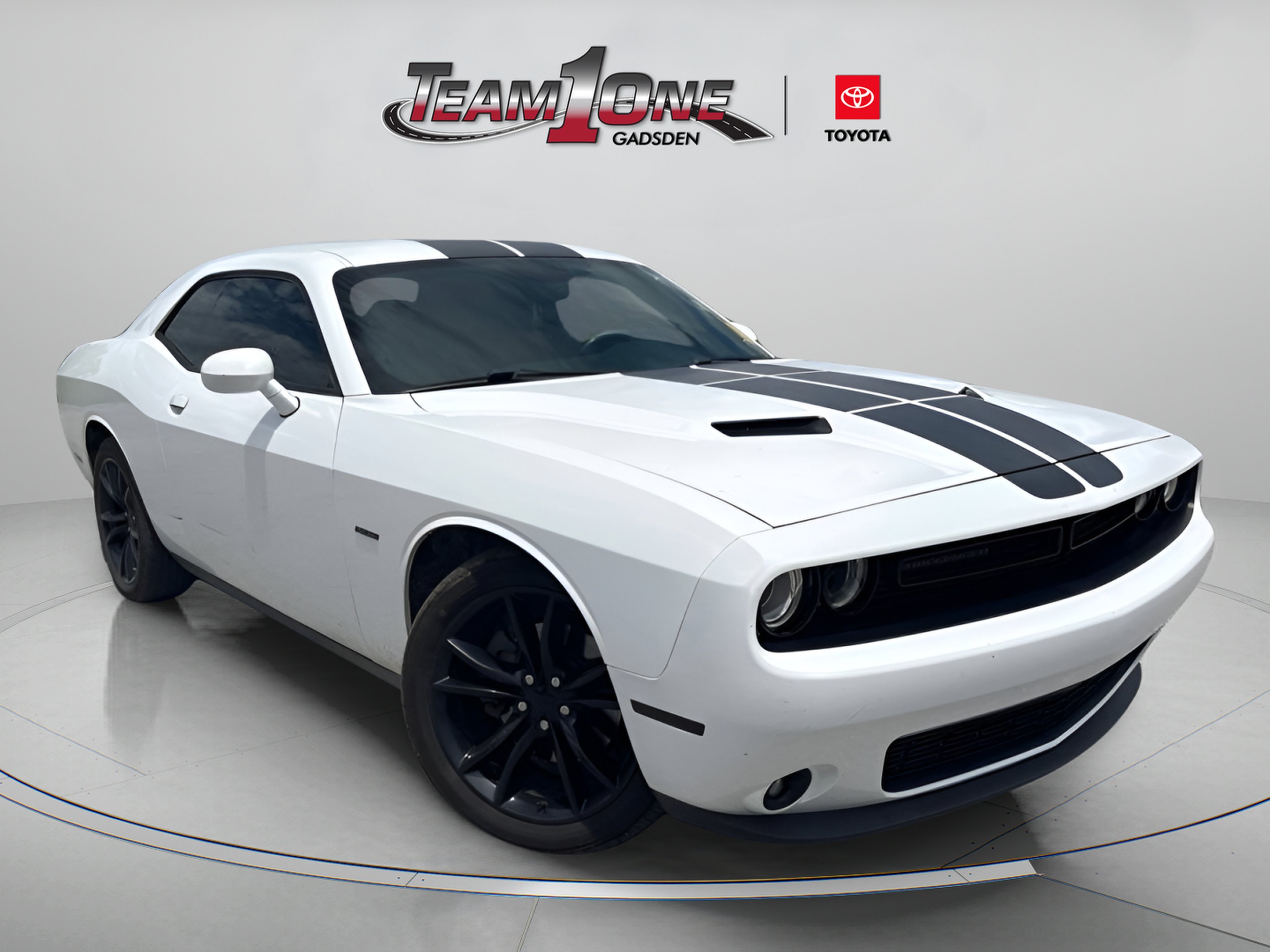2016 Dodge Challenger R/T Plus's photo