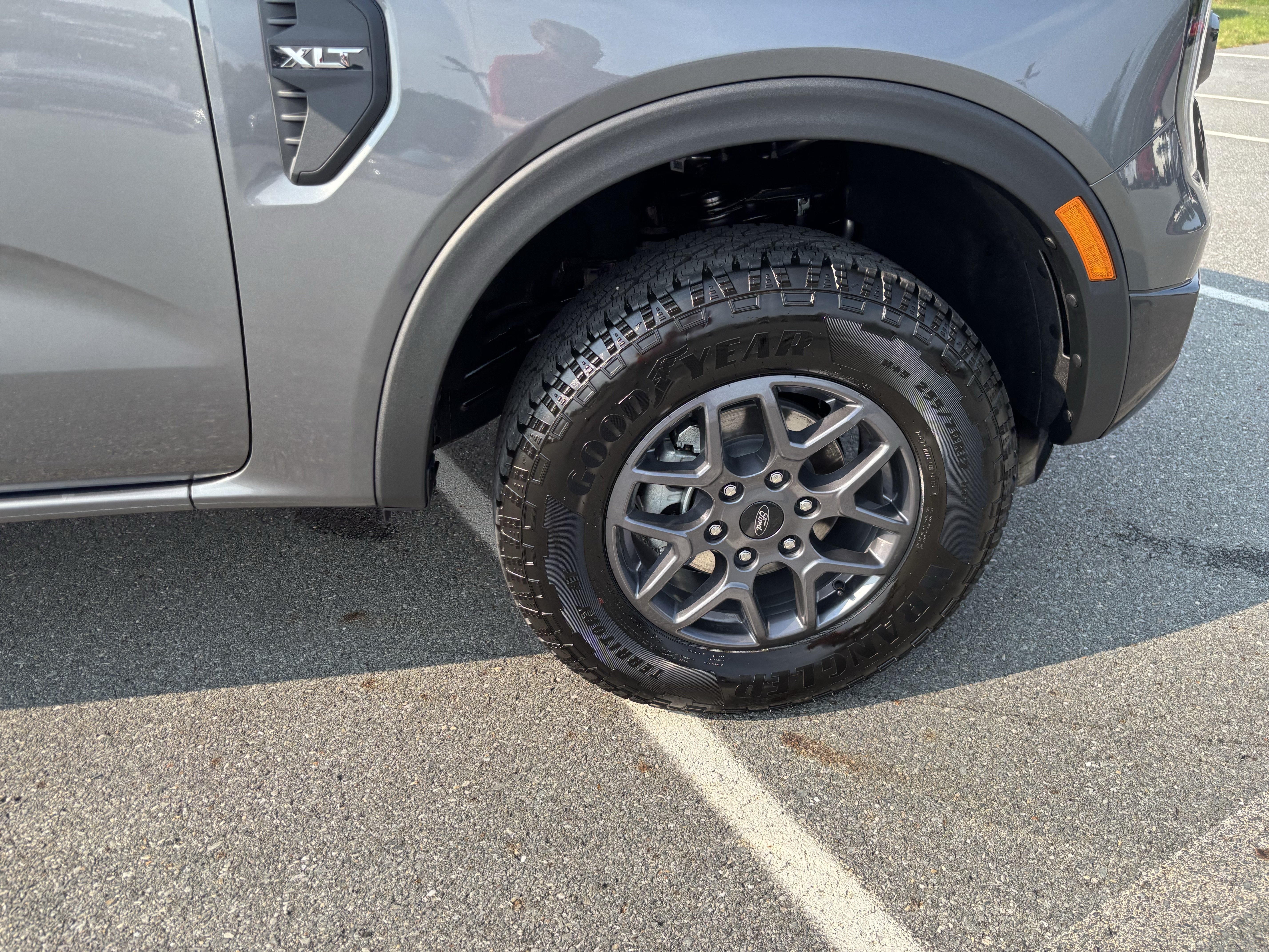 New 2026 Carbonized Gray Metallic Ford XLT image 10